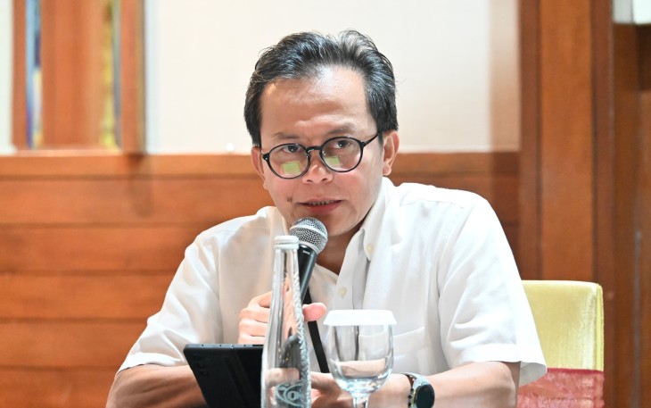 Kepala BSKAP, Toni Toharudin, saat memantau berjalannya pelaksanaan TKA di _Command Center_ Tes Kemampuan Akademik (TKA) di Jakarta, Senin (3/11).