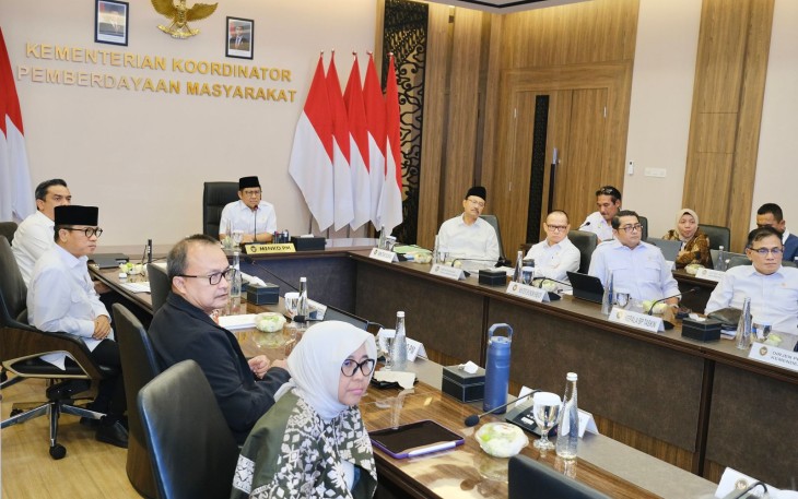 Menteri Ekonomi Kreatif, Teuku Riefky Harsya, menghadiri Rapat Tingkat Menteri bersama Menteri Koordinator Bidang Pemberdayaan Masyarakat (Menko PM) di Kantor Kemenko PM, Jakarta, Selasa (4/11/2025)