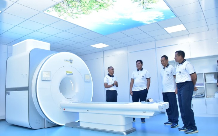 Kasal Laksamana TNI Muhammad Ali meresmikan fasilitas MRI di RSMC Jakarta, Jum'at (14/11)