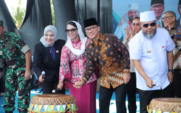 Menteri Desa dan Pembangunan Daerah Tertinggal (Mendes PDT) Yandri Susanto bersama Gubernur Bengkulu Helmi Hasan dan Sekretaris Utama Badan Narkotika Nasional (BNN) Tantan Sulistyana mendeklarasikan gotong royong membangun desa