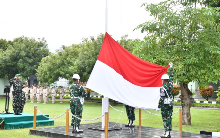 Upacara bendera 17-an prajurit Kodim 0802/Ponorogo, Senin (17/11)