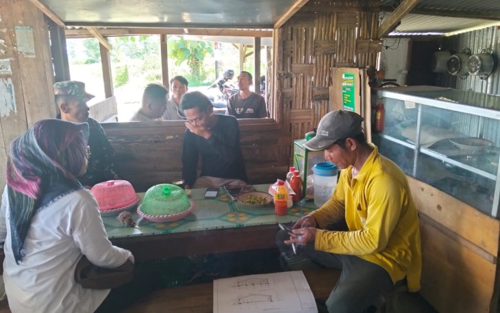 Komsos Babinsa bersama warga binaannya