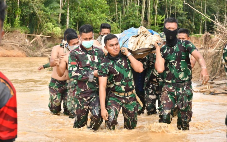 Satgas Gulben Kodam I/BB Berhasil Temukan dan Evakuasi Jenazah Korban Banjir di Tapanuli Selatan