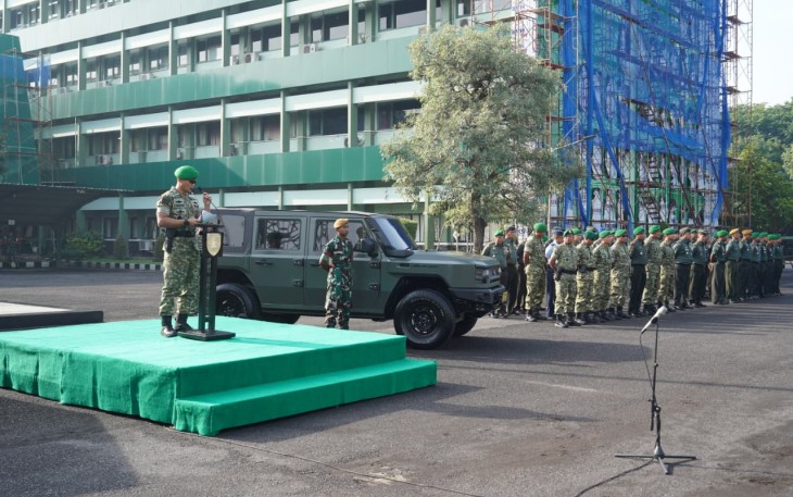 Upacara penyerahan ransus Maung & Spartan di Makodam V Brawijaya, Selasa (2/12)