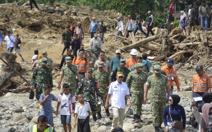 Pangdam I/BB dan Danrem 023/KS Dampingi Wakil Panglima TNI Tinjau Lokasi Bencana Banjir Bandang dan Tanah Longsor 