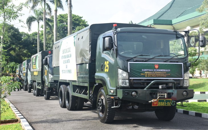 Kodam IV/Diponegoro mengirimkan bantuan kemanusiaan untuk korban bencana alam di wilayah Aceh dan Sumatera pada Senin (8/12/2025)