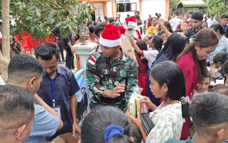 Satgas Pamtas Tebar Sukacita Natal