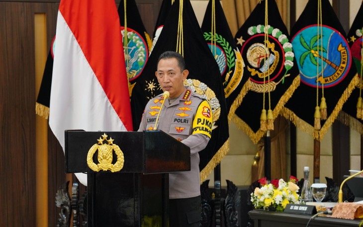 Kepala Kepolisian Negara Republik Indonesia (Kapolri) Jenderal Polisi Listyo Sigit Prabowo menyampaikan rilis akhir tahun 2025 yang digelar di Mabes Polri, Jakarta Selatan, Selasa (30/12/2025)