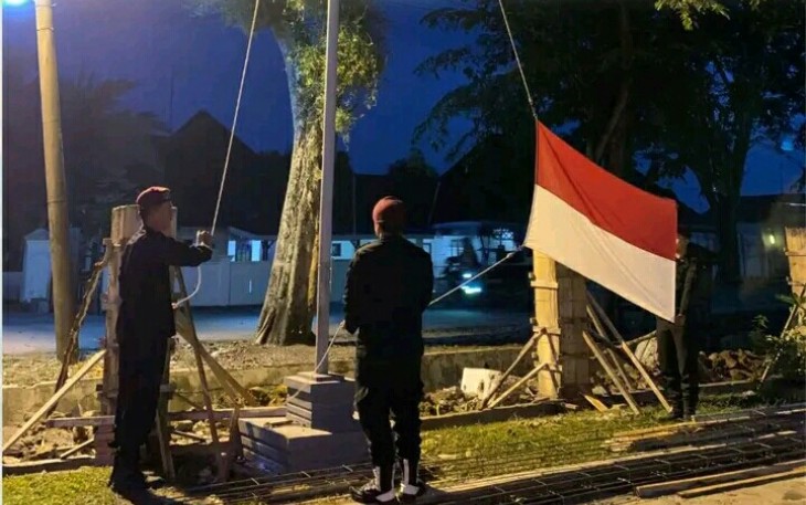 Prosesi Penurunan Bendera Merah Putih di Rutan Pangkalan Brandan.