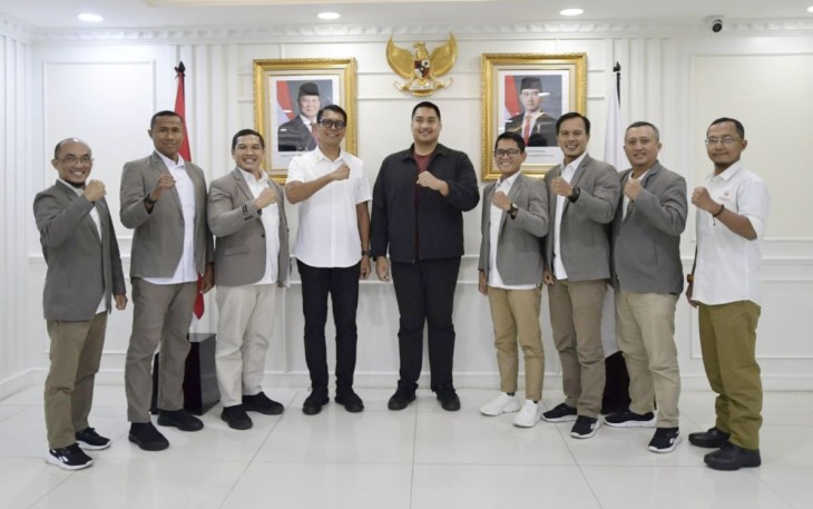 Menpora Ario Bimo Nandito Ariotedjo foto bersama pengurus PP ORKI di Jakarta, Kamis (6/2)
