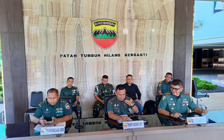 Konferensi Pers di Makodam I/BB Terkait Kasus Dugaan Tindak Pidana yang Dilakukan Anggota Brigif 7/RR Kodam I Bukit Barisan.