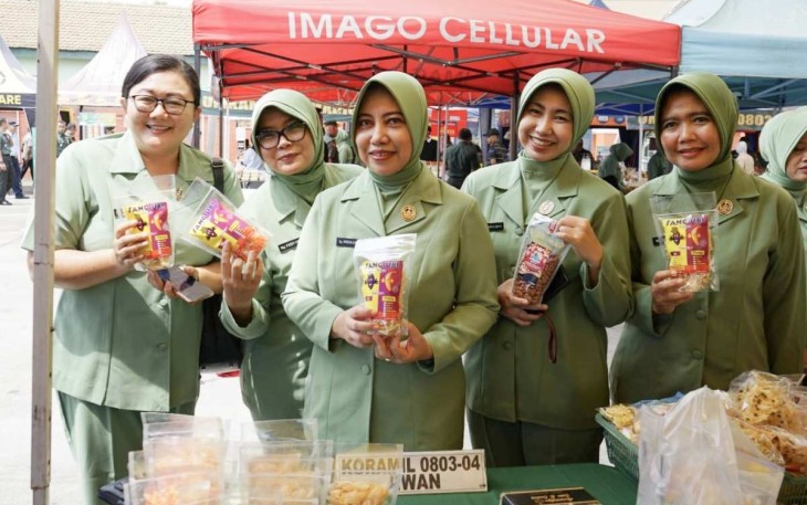 Bazar Murah TNI di Makorem 081/Dsj