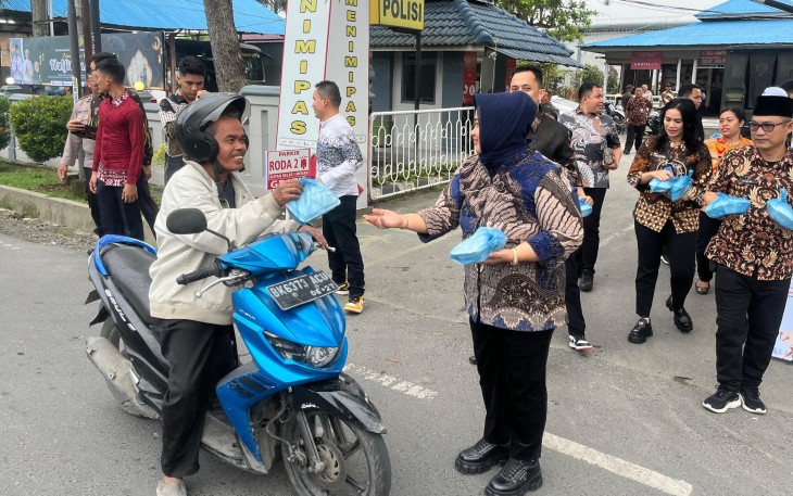 Berbagi Takjil di Penghujung Bulan Ramadan di Gelar Rutan Kelas I Medan.