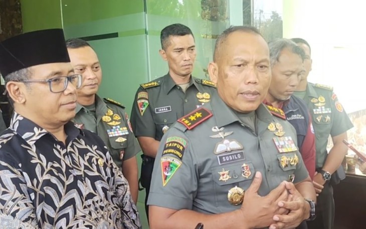 Pangdivif 2 Kostrad Mayjen TNI Susilo dalam keterangan pers usai acara Coffee Morning, Kamis (17/4)