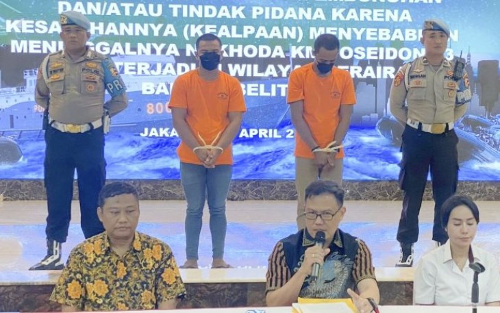 Kasubdit Gakkum Korps Polairud Baharkam Polri Kombes Donny Charles Go saat memberikan keterangan pers 