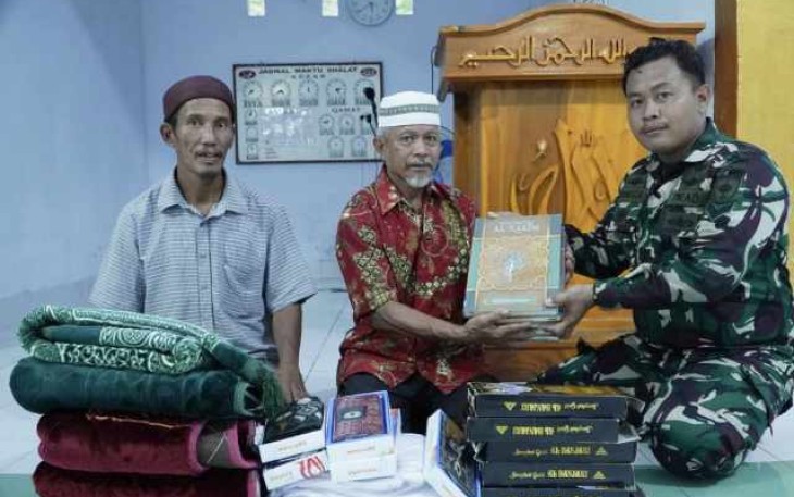 Penyerahan perlengkapan ibadah di lokasi TMMD Kodim Palopo 