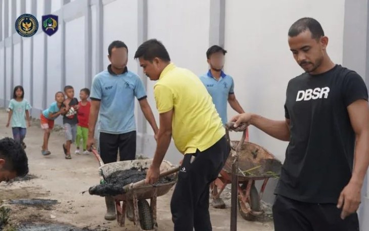 Karutan Pangkalan Brandan Erwin Siregar Turut Andil Pada Kegiatan Bersih Bersih Area Rumah Tahanan.