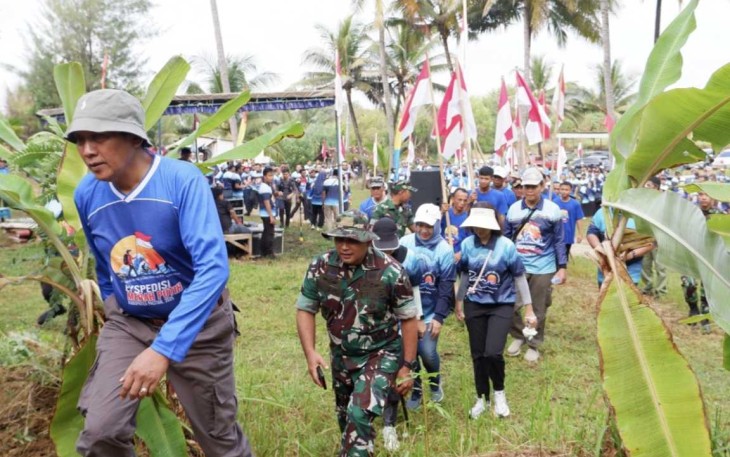 Dandim 0801/Pacitan Letkol Arh Imam Musahirul dalam Ekspedisi Merah Putih 70-Mile Sea Paradise, Selasa (19/8)