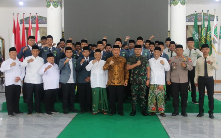 Foto bersama usai pelantikan pengurus IPNU–IPPNU Cabang XXI Kabupaten Madiun