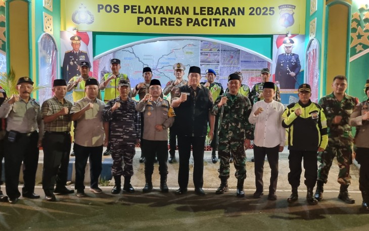 TNI-Polri Bersama Unsur Forkopimda Pacitan Pantau Malam Takbiran 2025