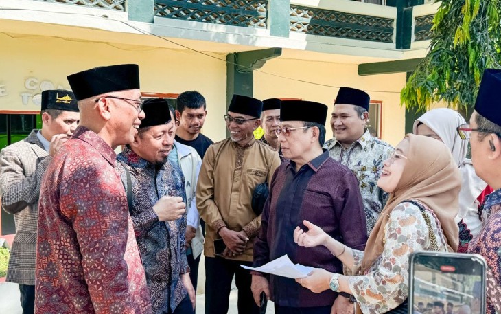 Ismail Cawidu bersama Direktur Pesantren, Basnang Said, saat meninjau langsung sejumlah titik lokasi kegiatan di Pesantren As’adiyah, Wajo, Sulawesi Selatan, Jumat (5/9/2025).