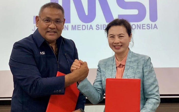 Sekretaris Eksekutif ACJA Wu Xu dan Ketua Umum JMSI Teguh Santosa di gedung VOI Media Jalan Tanah Abang III, Jakarta, hari Selasa, 28 Oktober 2025.