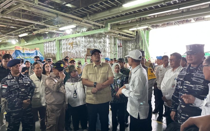KRI Banda Aceh-593 Tuntaskan Penyaluran Bantuan Kemanusiaan