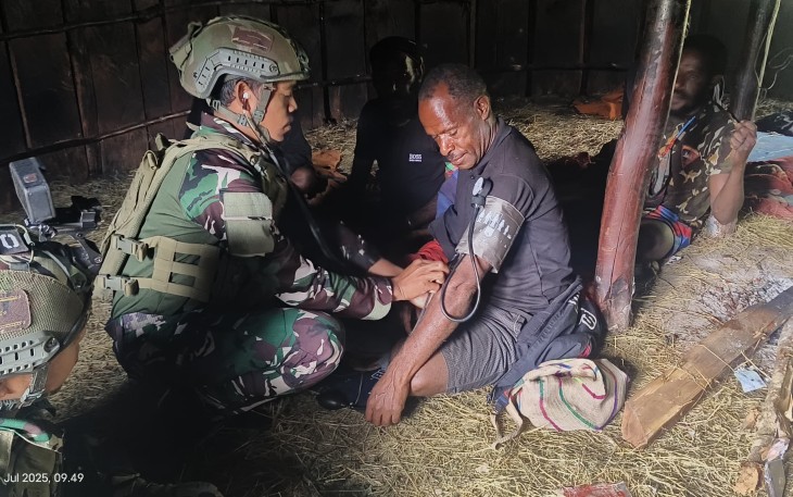 Satgas Yonif 700/WYC melalui Pos Kout Sinak yang melaksanakan kegiatan Binter terbatas dalam bentuk Safari Honai ke Kampung Gigobak, Distrik Sinak, Kabupaten Puncak.