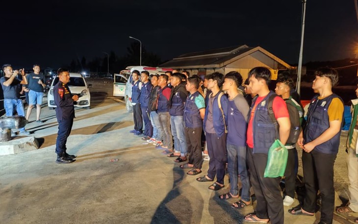 Kapal BC 60001 saat Tiba di Langsa, Bawa 19 Ton Bantuan dan 51 Tenaga Medis serta Relawan
