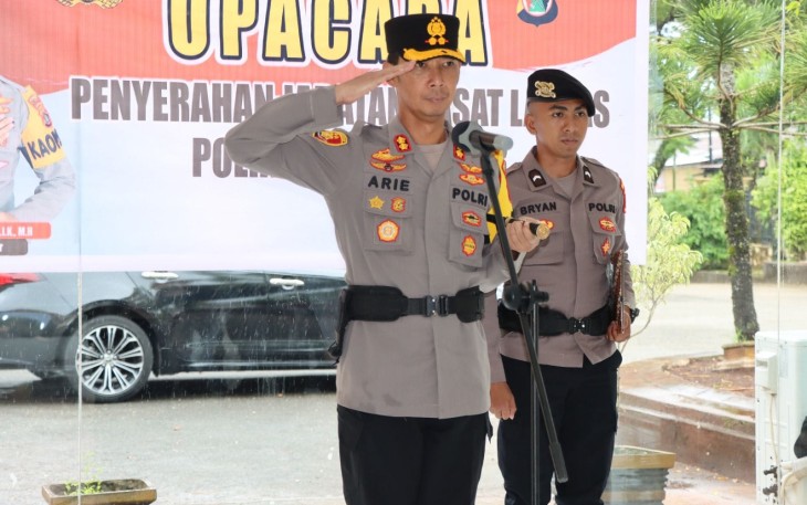 Kapolres Biak Numfor AKBP Ari Trestiawan, S.H., S.I.K., M.H., memimpin langsung upacara serah terima jabatan Kasat Lantas Polres Biak Numfor.
