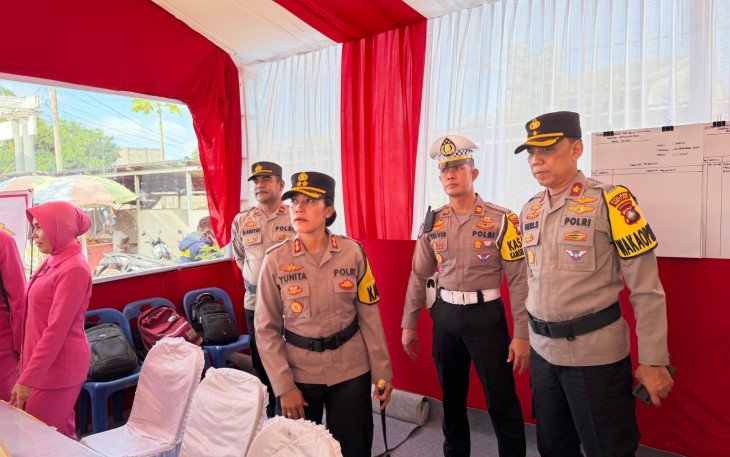 Kapolres Bintan AKBP Yunita Stevani, S.I.K., M.Si., didampingi PJU Polres Bintan beserta Bhayangkari saat melakukan peninjauan.