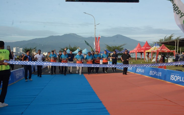 Kasdam XIII Merdeka bersama Gubernur Sulut dan unsur Forkompinda saat mengikuti kegiatan Air Force Run 5K yang di selenggarakan oleh Lanudsri Manado