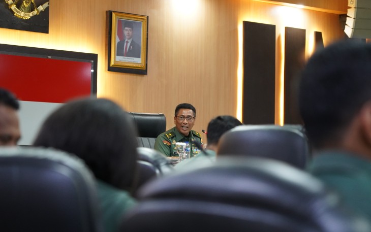Kasdam XIII Merdeka, saat memimpin rapat koordinasi