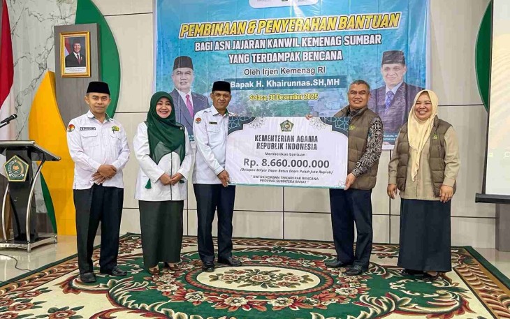 Bantuan diserahkan oleh Inspektur Jenderal (Irjen) Kemenag Khairunas kepada Kantor Wilayah Kementerian Agama Provinsi Sumatra Barat dan UIN Imam Bonjol Padang.