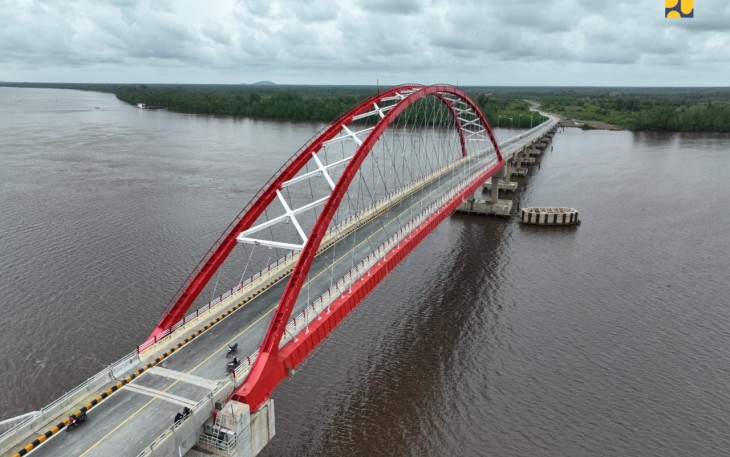  Jembatan Sungai Sambas Besar