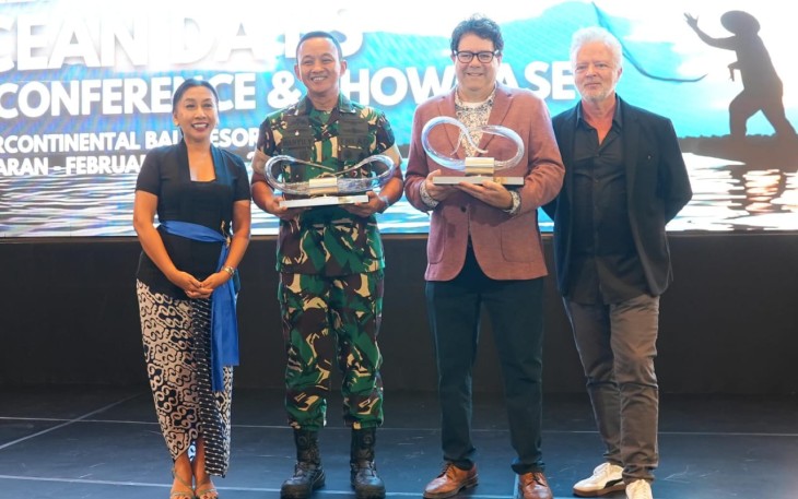 Kepala Dinas Penerangan Angkatan Darat (Kadispenad) Brigjen TNI Wahyu Yudhayana, S.E., M.M mewakili Kasad dalam penganugerahaan Award. Penghargaan diserahkan oleh Mr. Pascal Phillipe selaku Project Director Bali Ocean Days. 