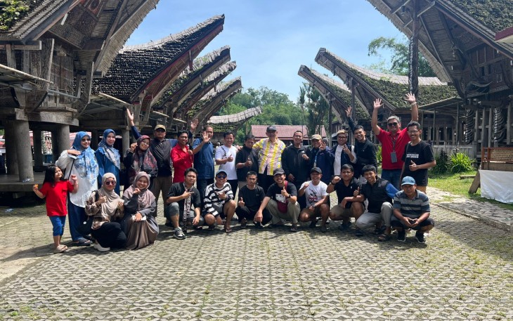 Ketua Umum DPP LDII Ir KH Chriswanto Santoso MSc melakukan silaturahim dengan jajaran Pengurus DPD LDII Kabupaten Tana Toraja di Kantor Sekretariat DPD LDII Kabupaten Tana Toraja, Tambunan, Kecamatan Makale Utara, Sulawesi Selatan, Minggu (28/12/2025). Kunjungan ini menjadi bagian dari upaya penguatan organisasi, pembinaan kader, serta konsolidasi peran LDII dalam pengabdian kepada masyarakat, bangsa, dan negara.