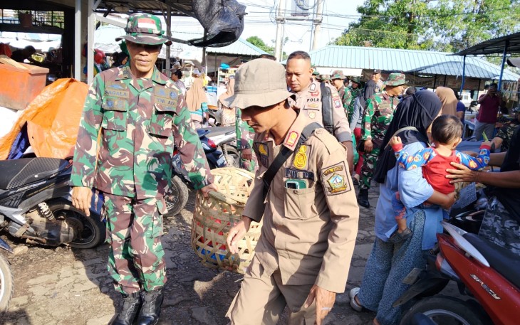 Kodim 0315/Tanjungpinang Karya Bhakti Pasar Barek Motor Kijang