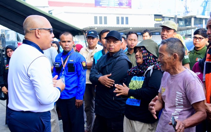 Komando Lintas Laut Militer (Kolinlamil) menjadi pusat aktivitas penyaluran bantuan logistik. 