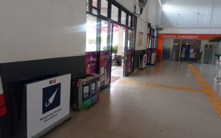 Komitmen Kenyamanan Pelanggan, KAI Divre III Palembang Tambah Fasilitas Pengering Payung di Stasiun