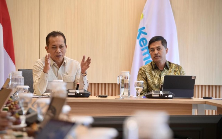 Wakil Menteri Koperasi (Wamenkop) Ferry Juliantono saat bertemu dengan Wamenkes Prof Dante Saksono Harbuwono, di kantor Kemenkes, Jakarta, Selasa (8/7).