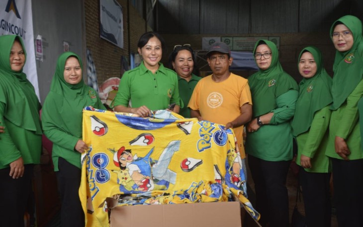 Persit Korem 023/KS saat Salurkan Bantuan Kemanusiaan untuk Korban Bencana Alam di Tapanuli Selatan