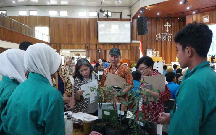 Lomba Proyek Biologi bagi siswa SMASMK yang dituangkan dalam karya visual edukatif dalam acara Biofest 2025 Competition dengan tema “A Celebration of Knowledge, Innovation, and Care for Our Environment”.