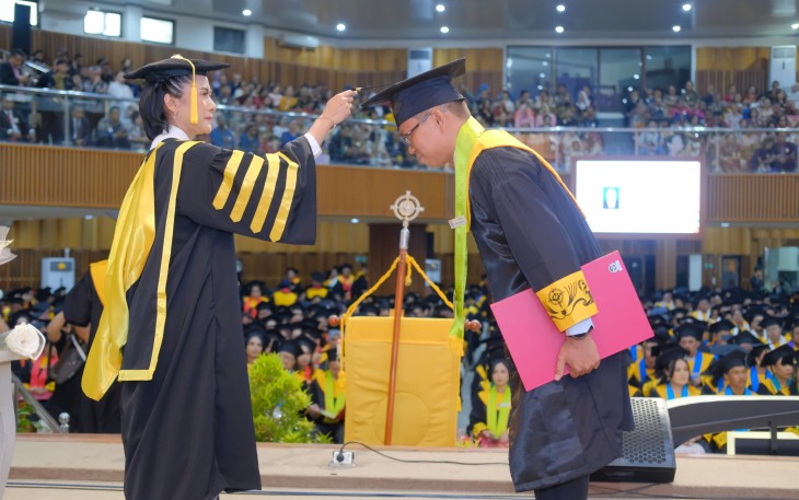 Marthen Sattu Sambo, S.Si_., M.Si_., dikukuhkan sebagai lulusan Prodi Magister Sains Data FSM UKSW berpredikat dengan pujian di Balairung Universitas