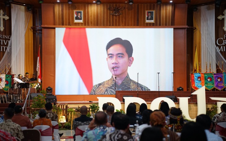 Melalui tayangan video, Wakil Presiden Republik Indonesia (RI) Gibran Rakabuming Raka menyampaikan ucapan selamat Dies Natalis ke-69 UKSW.