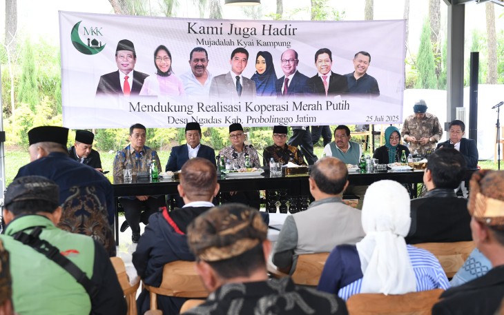 Sosialisasi unit usaha Koperasi Desa Merah Putih kepada kepala desa se-Probolinggo.