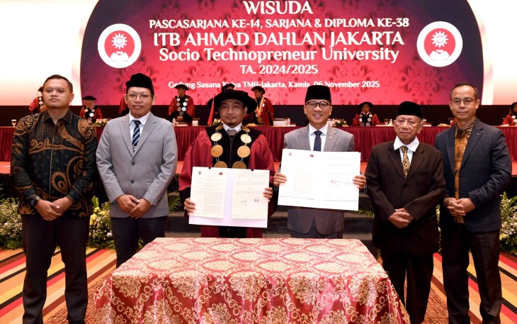 Mendes Yandri saat Tandatangani MoU dengan ITB Ahmad Dahlan, Kamis (6/11/2025).