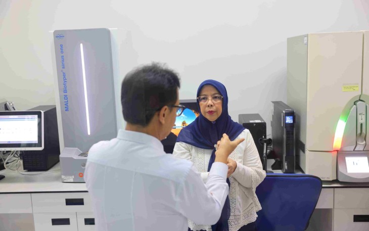 Menkes Budi Gunadi Sadikin saat meninjau fasilitas laboratorium di Rumah Sakit Cipto Mangunkusumo (RSCM)