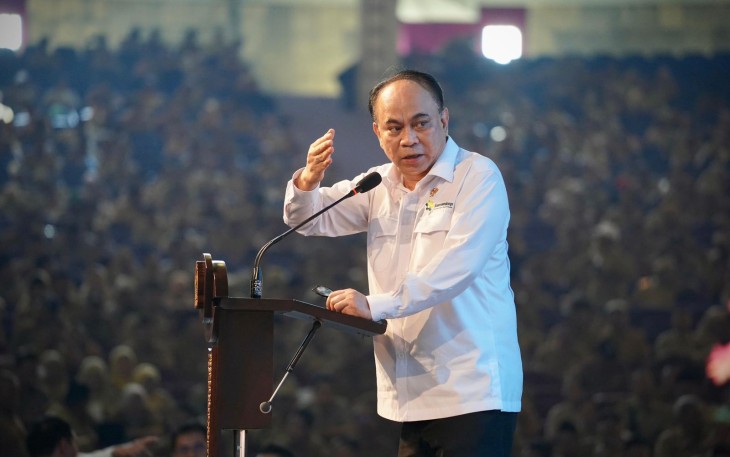 Menkop Budi Arie Setiadi dalam Dialog Percepatan Musyawarah DesaKelurahan Khusus Pembentukan Koperasi DesaKelurahan Merah Putih se Jawa Tengah di Semarang, Selasa (65).