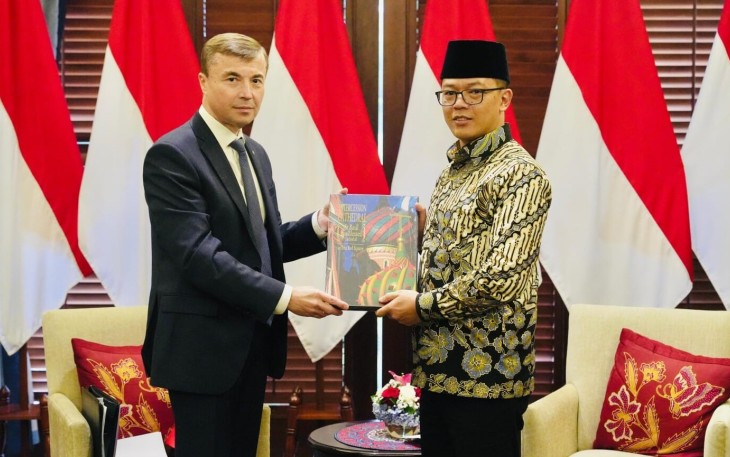 Menlu RI Sugiono saat menerima courtesy call Duta Besar Rusia, Sergei G. Tolchenov, di Jakarta pada 27 Maret 2025. 
